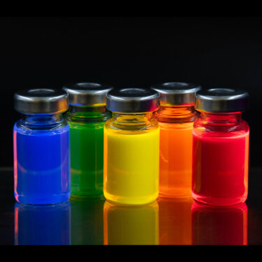 High efficiency water soluble cadmium selenide zinc sulfide (CdSe/ZnS) quantum dots with amine NH2 ligands in vials